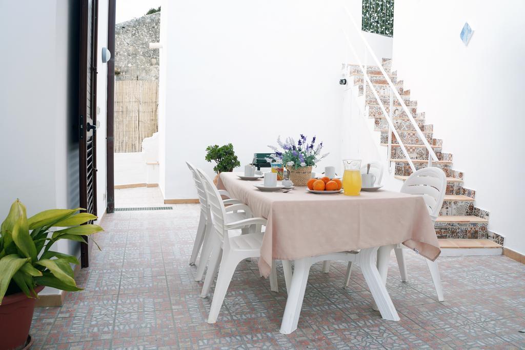 Casa Vacanza Da Rosa Custonaci Exteriör bild